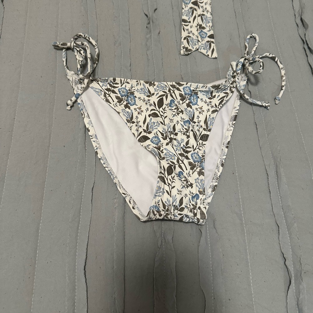 NWT Gianni Bini Bluebell Tie Side String Bikini | Size M